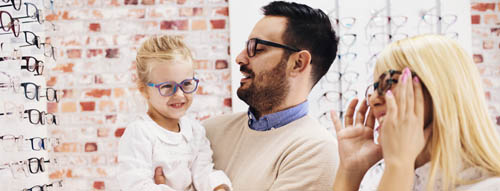 Family picking glasses in optical practice